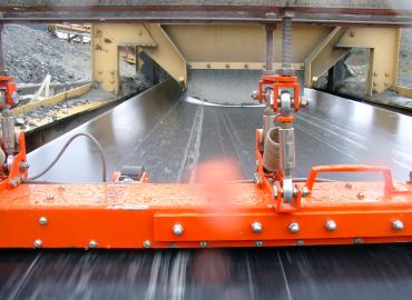 Non-destructive testing of steel cord conveyor belts